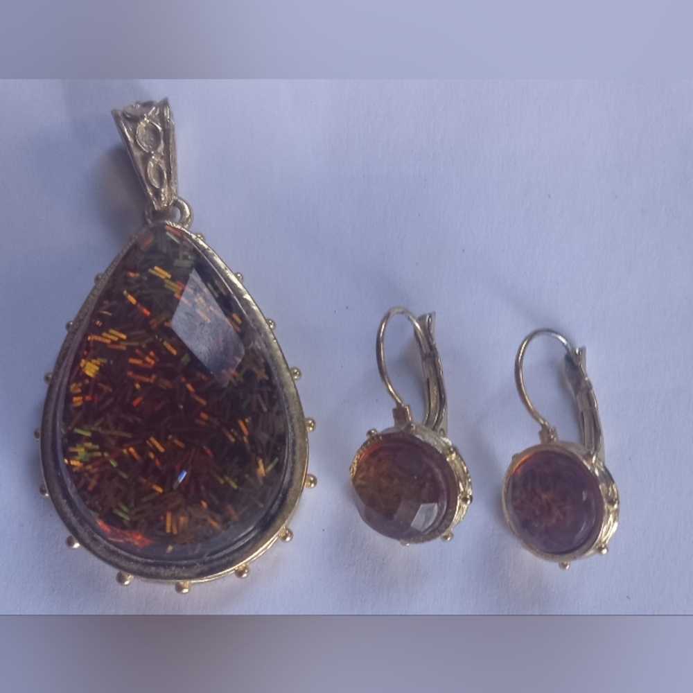 Root Beer Confetti Lucite Vintage Rare Pendant Earrings Set